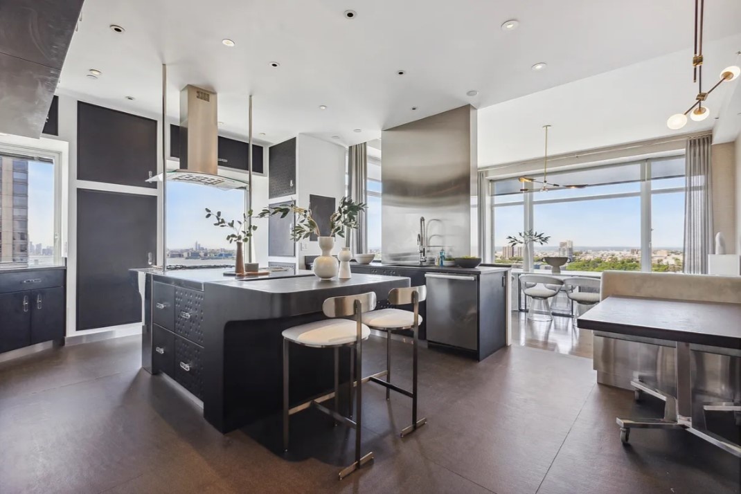 240 Riverside Boulevard PH-1