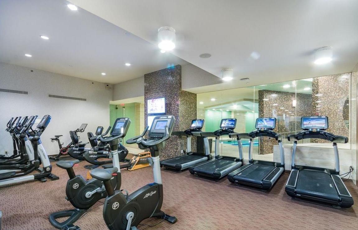 240 Riverside Boulevard PH-1