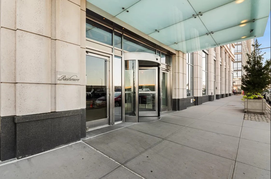 80 Riverside Boulevard 7-A