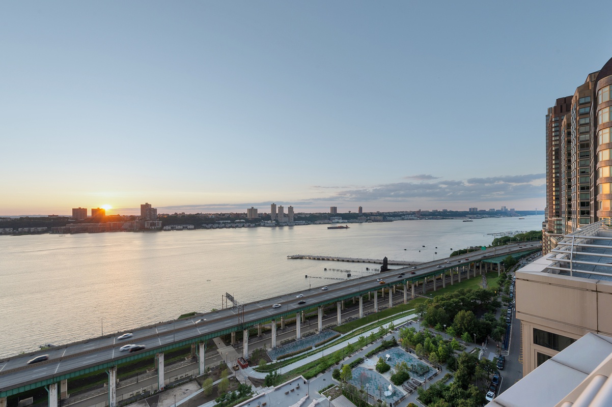 120 Riverside Boulevard 8-J