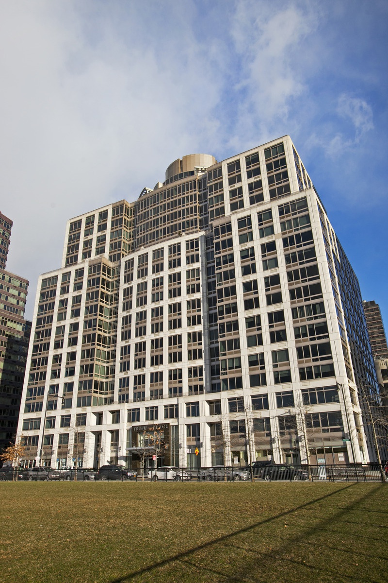 120 Riverside Boulevard 8-J