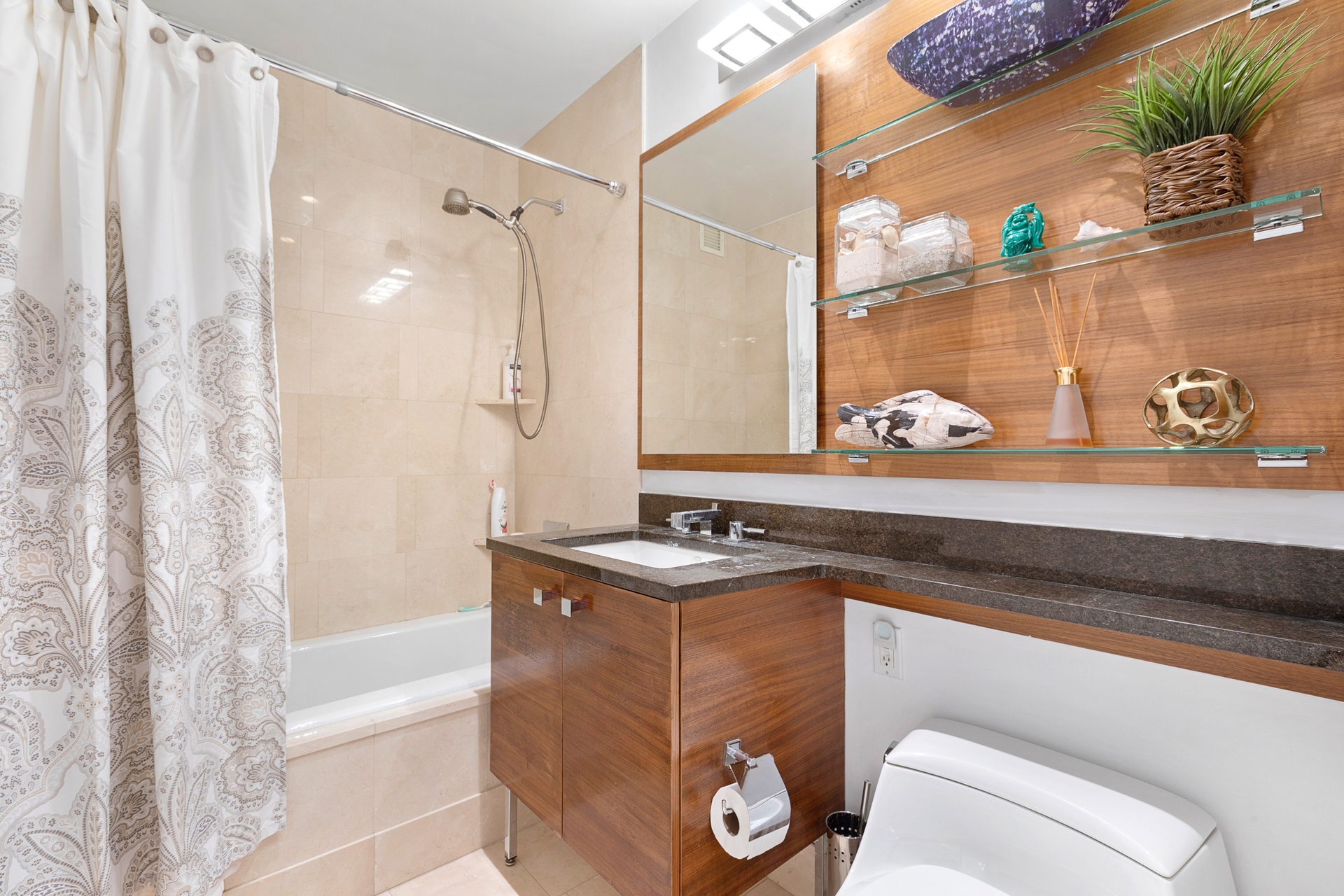 120 Riverside Boulevard 8-J