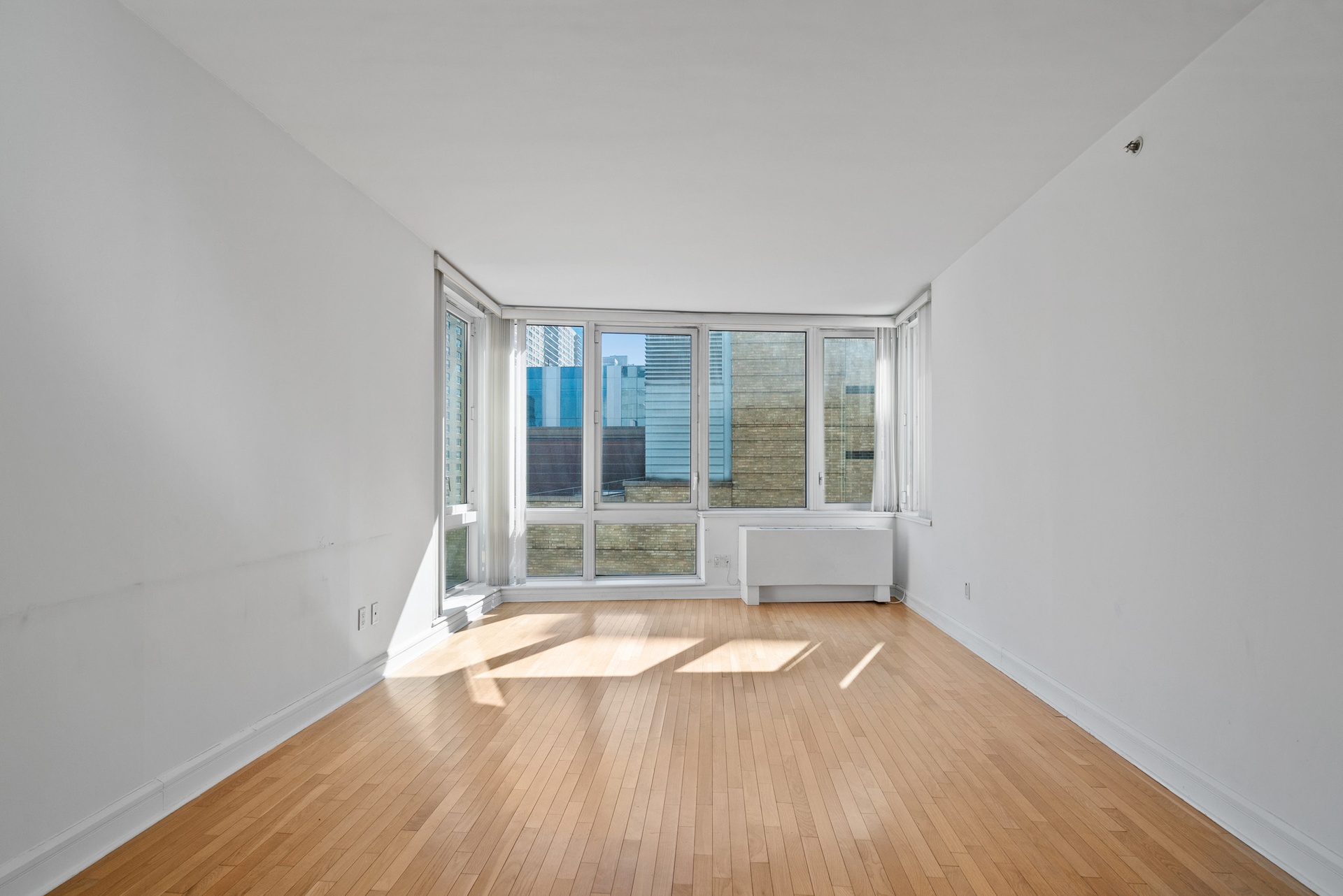120 Riverside Boulevard 8-J