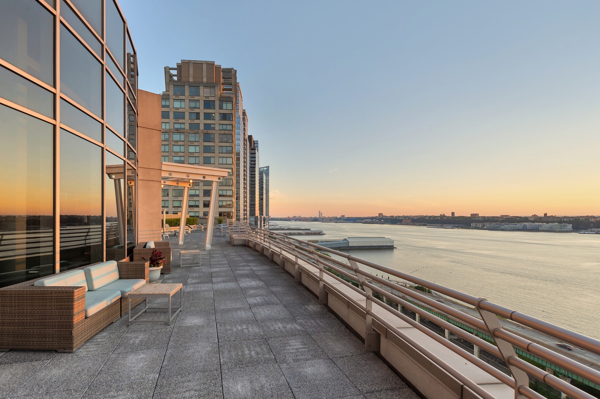120 Riverside Boulevard 8-J