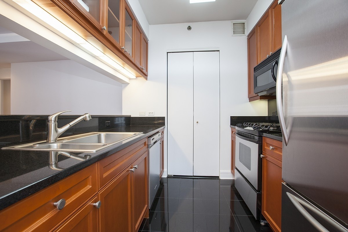 220 Riverside Boulevard 6-T