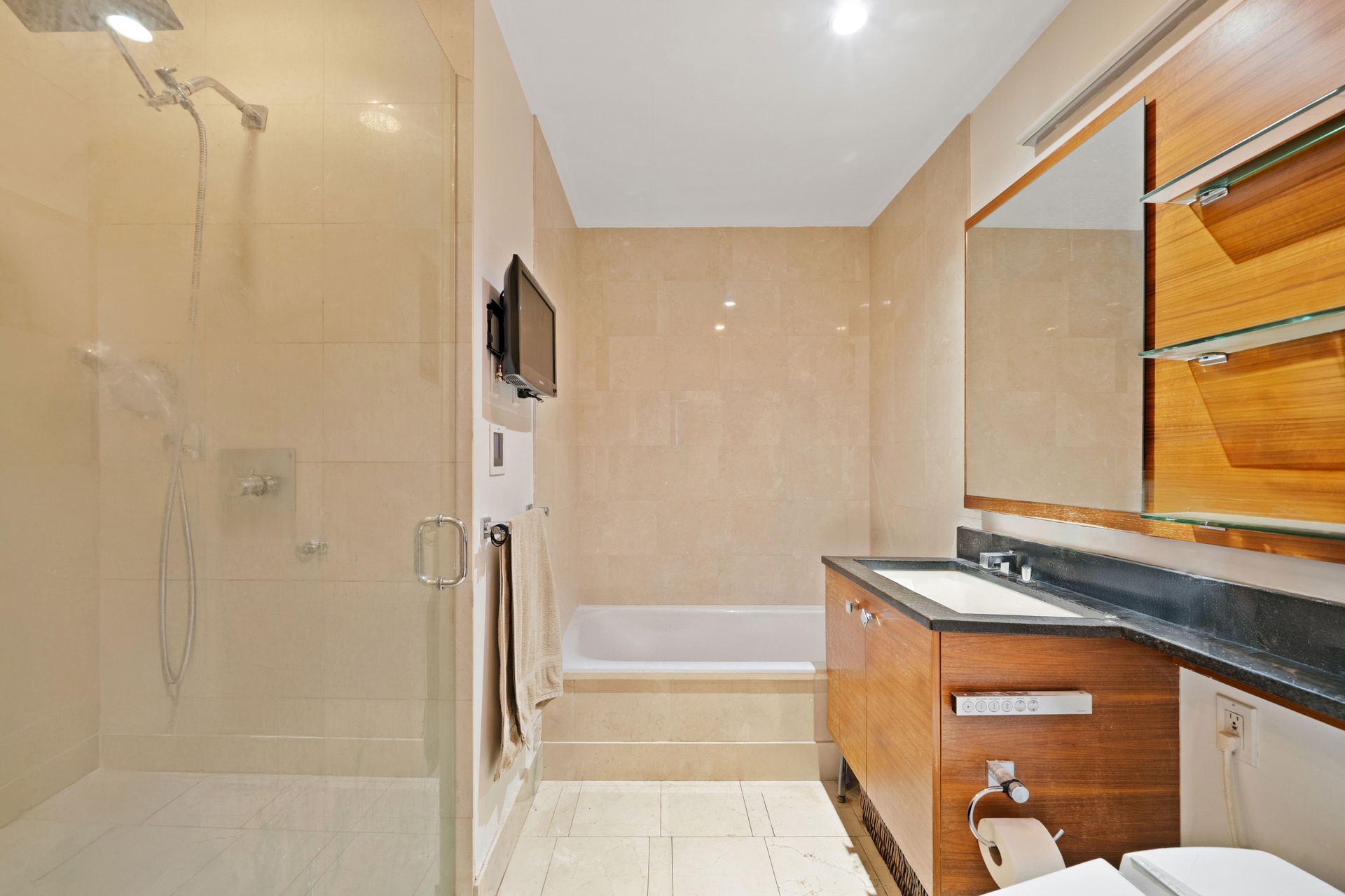 120 Riverside Boulevard PH-3J/4J