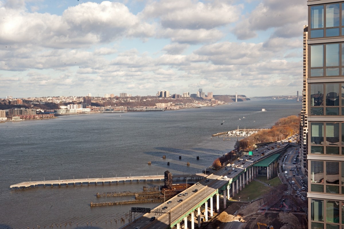 60 Riverside Boulevard 2802