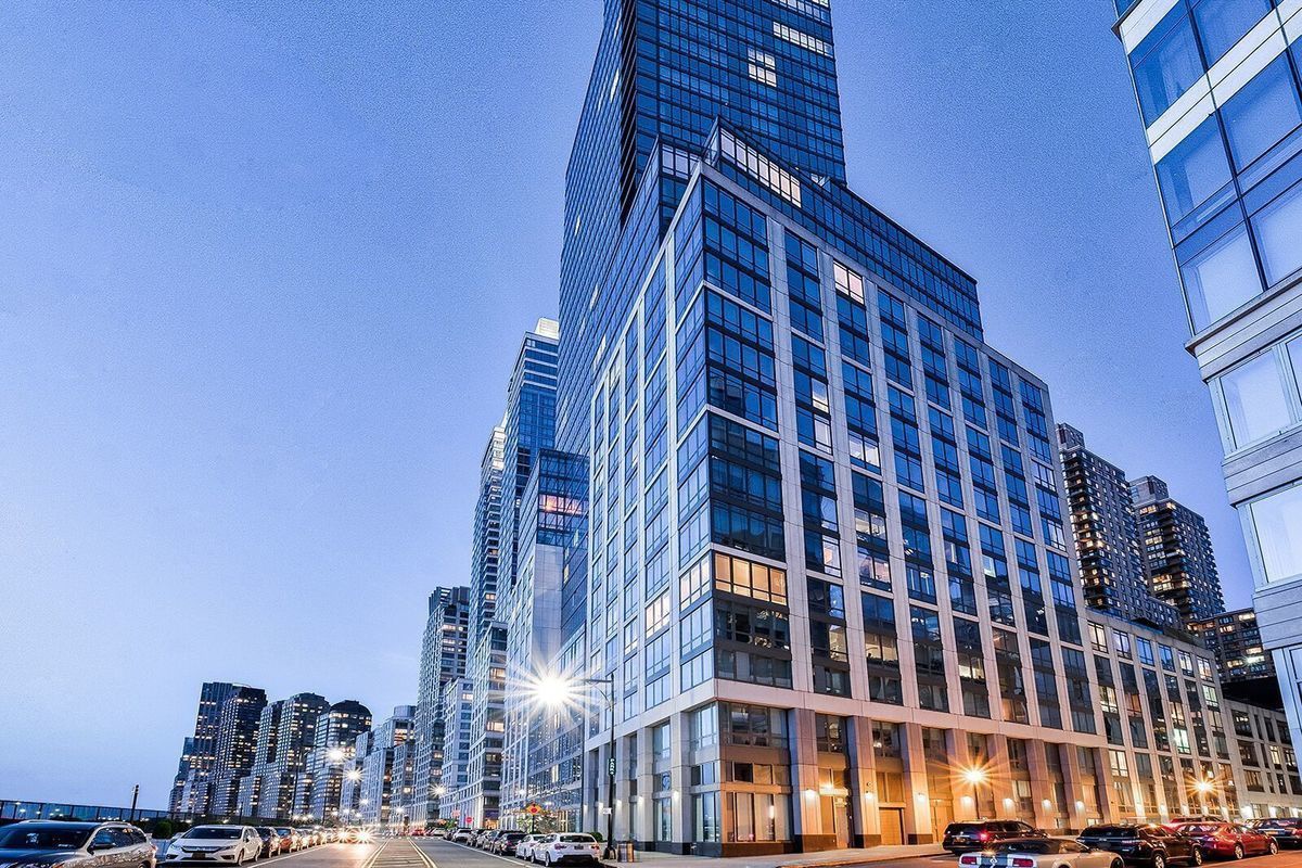 60 Riverside Boulevard 2802