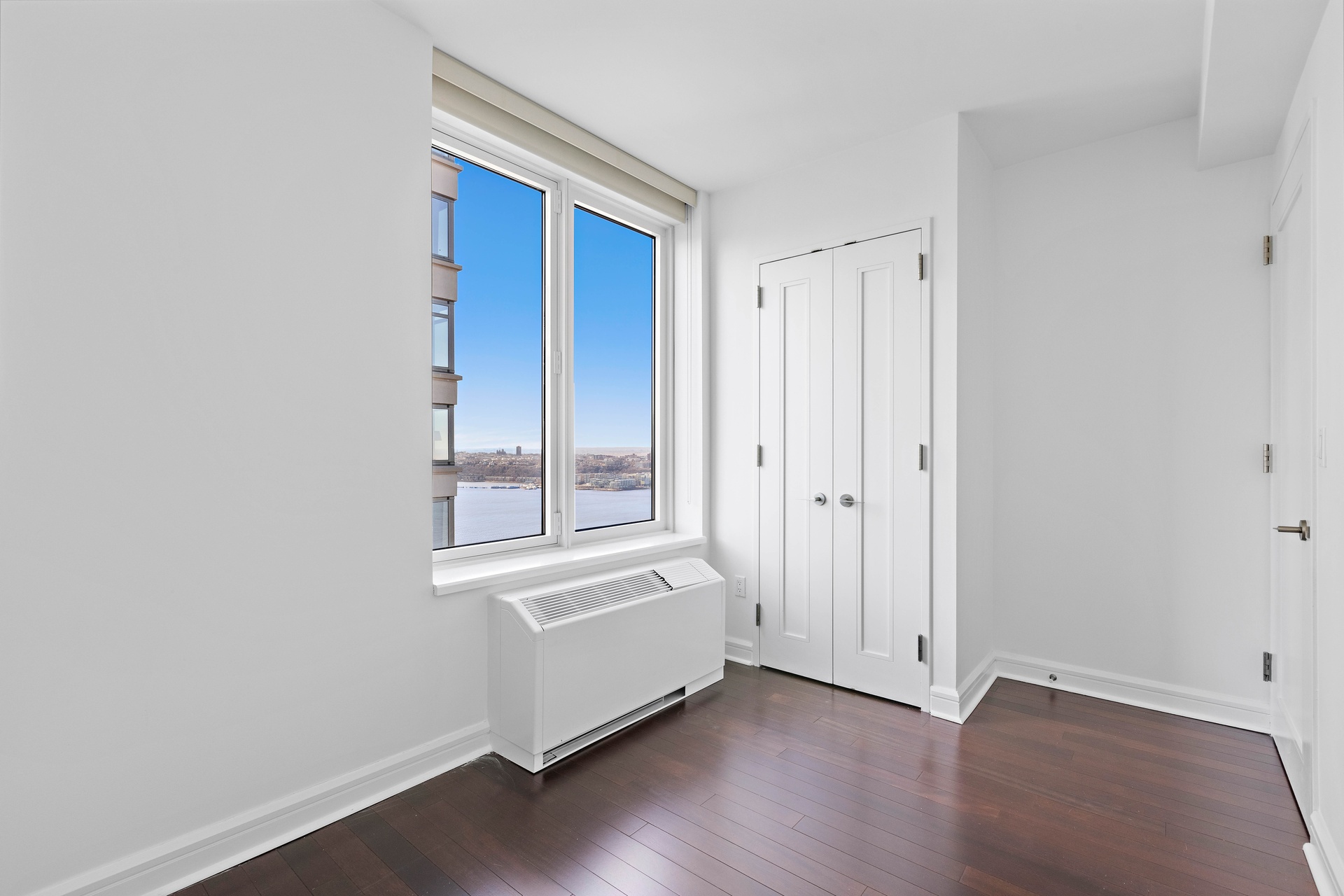 80 Riverside Boulevard 37-B
