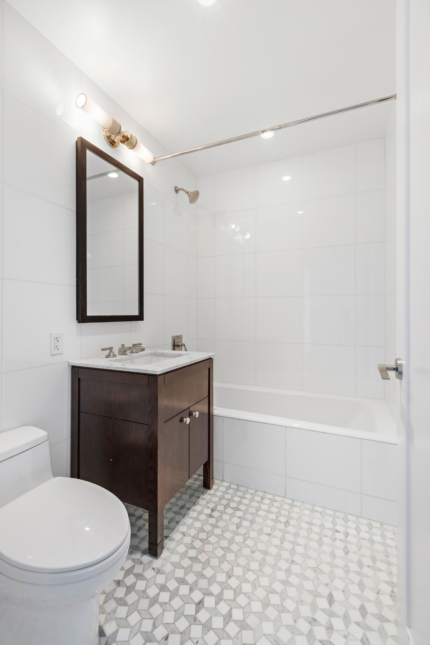 80 Riverside Boulevard 37-B