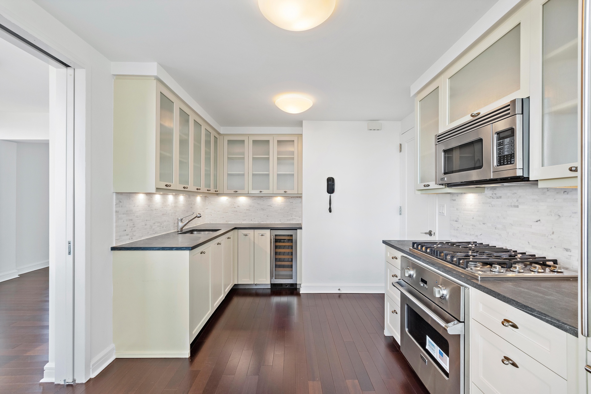 80 Riverside Boulevard 37-B