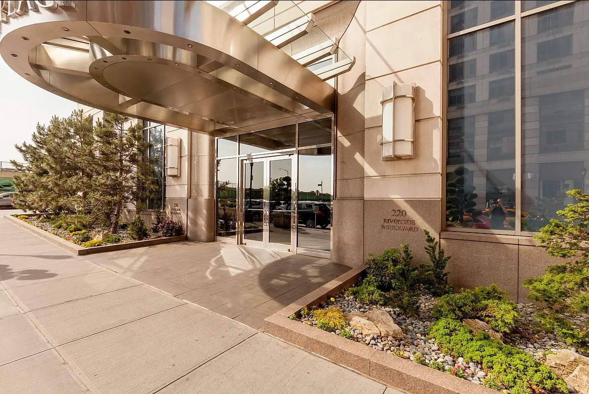 220 Riverside Boulevard 5-K
