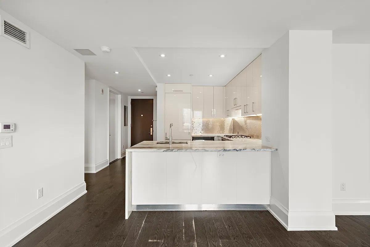 50 Riverside Boulevard 17-F