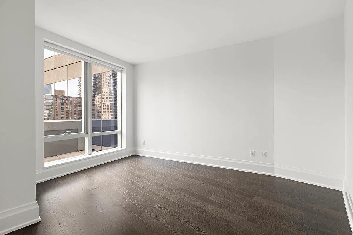 50 Riverside Boulevard 17-F