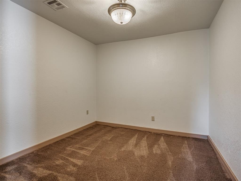 603 E Charles Avenue