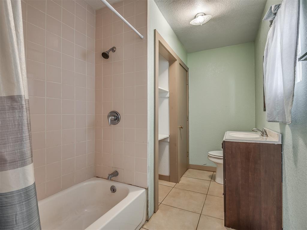 603 E Charles Avenue