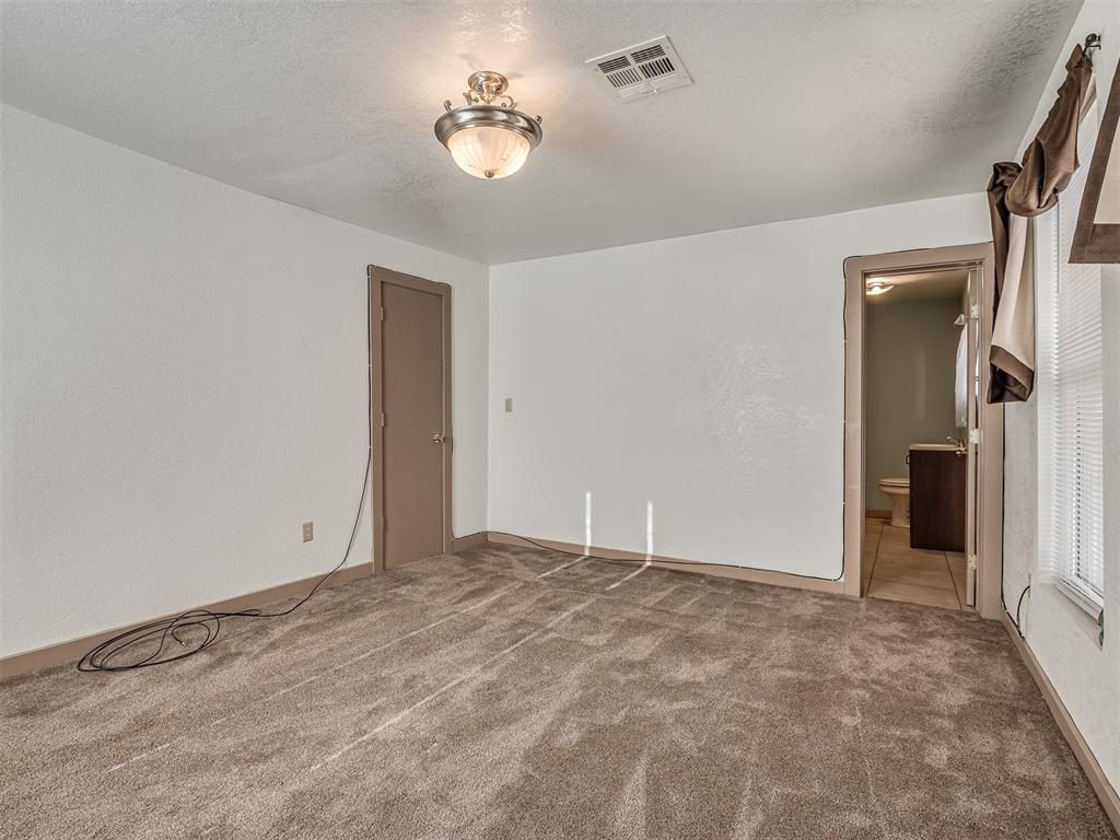 603 E Charles Avenue