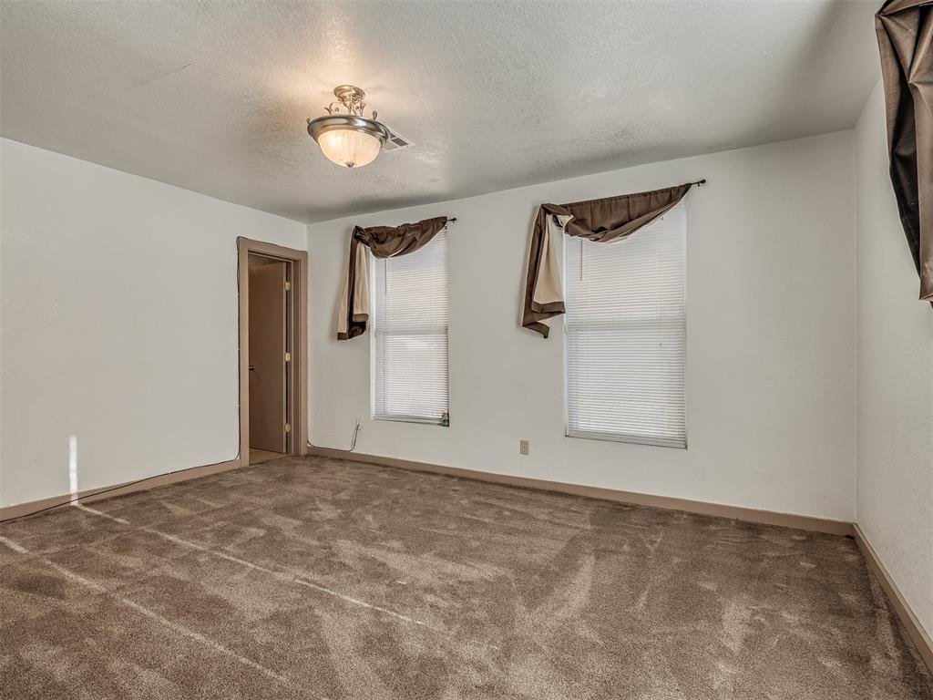 603 E Charles Avenue