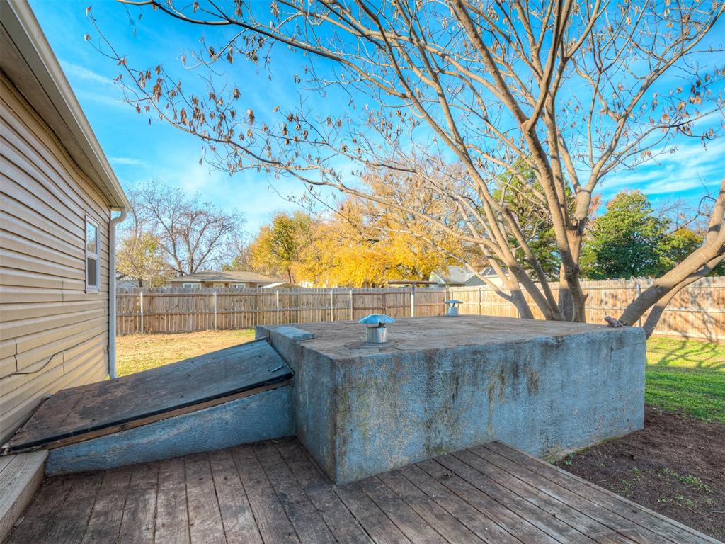 603 E Charles Avenue