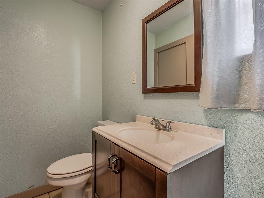 603 E Charles Avenue