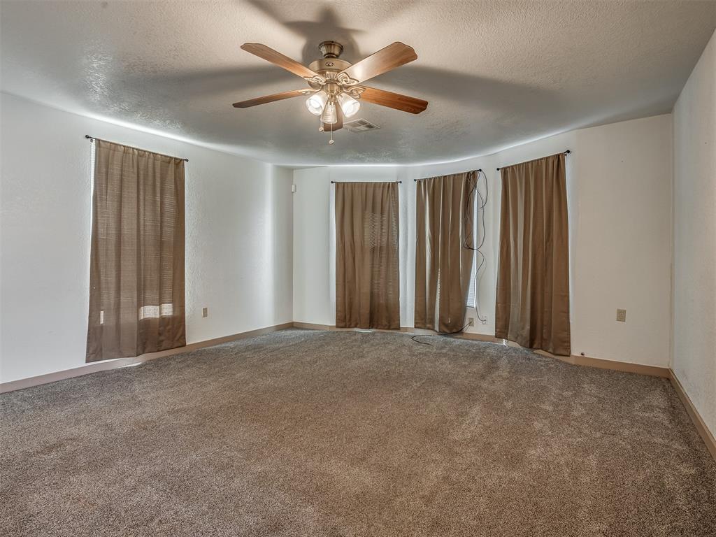 603 E Charles Avenue