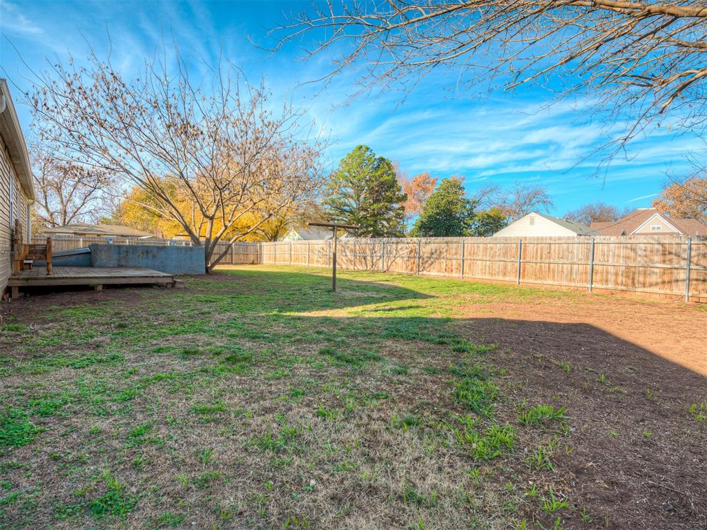 603 E Charles Avenue