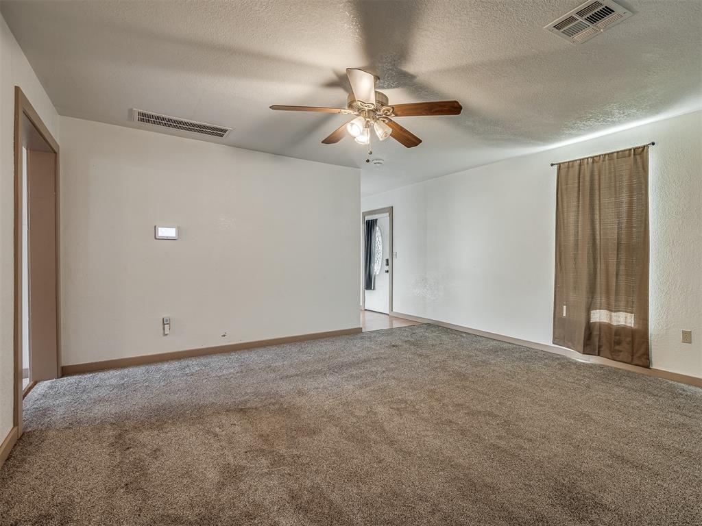 603 E Charles Avenue