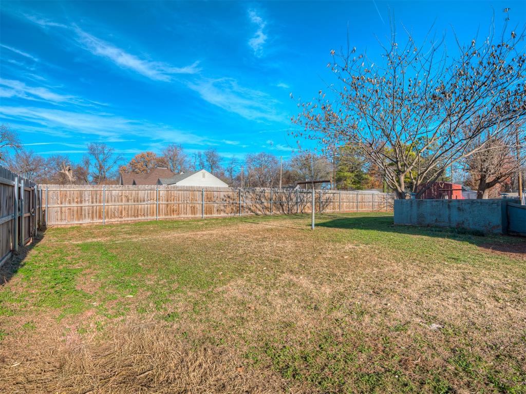 603 E Charles Avenue