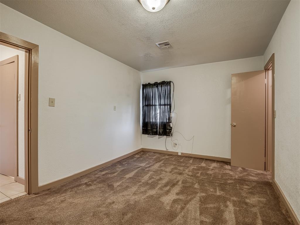 603 E Charles Avenue