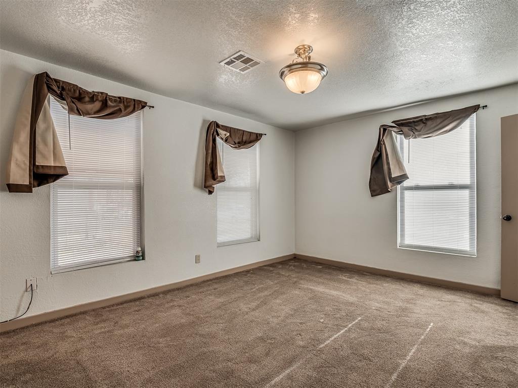 603 E Charles Avenue