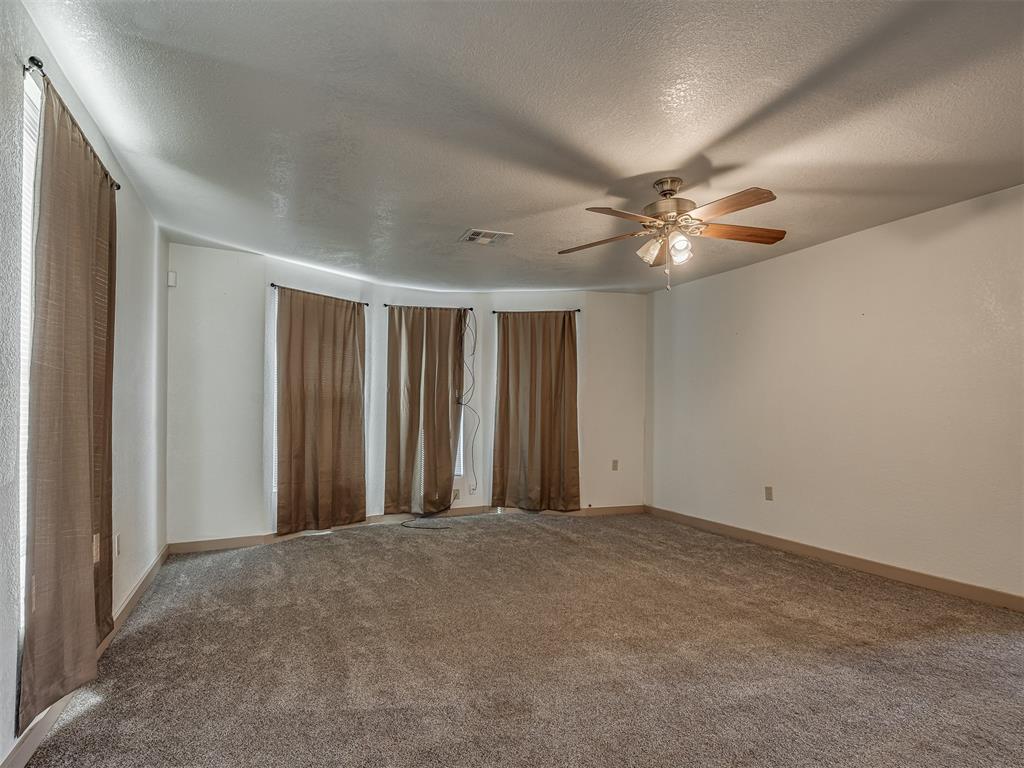 603 E Charles Avenue