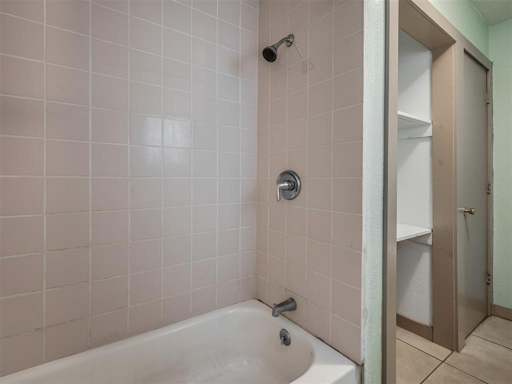 603 E Charles Avenue