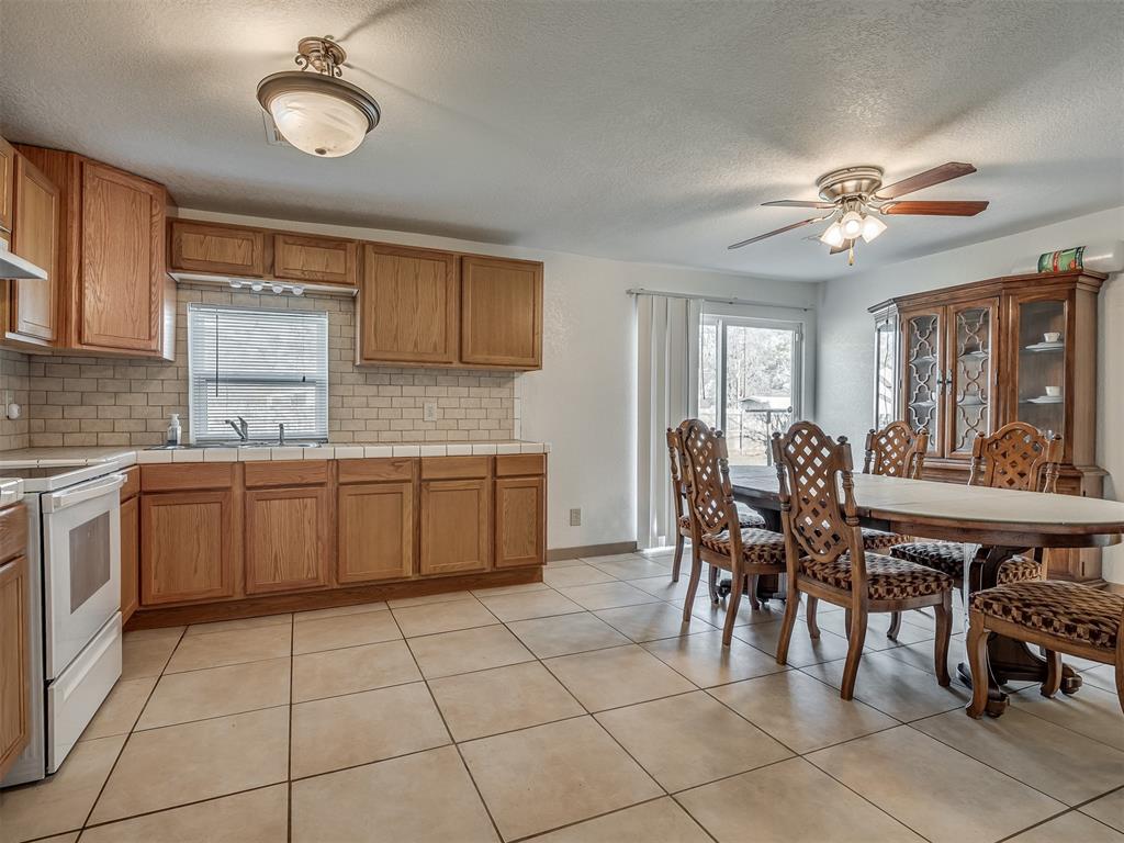 603 E Charles Avenue