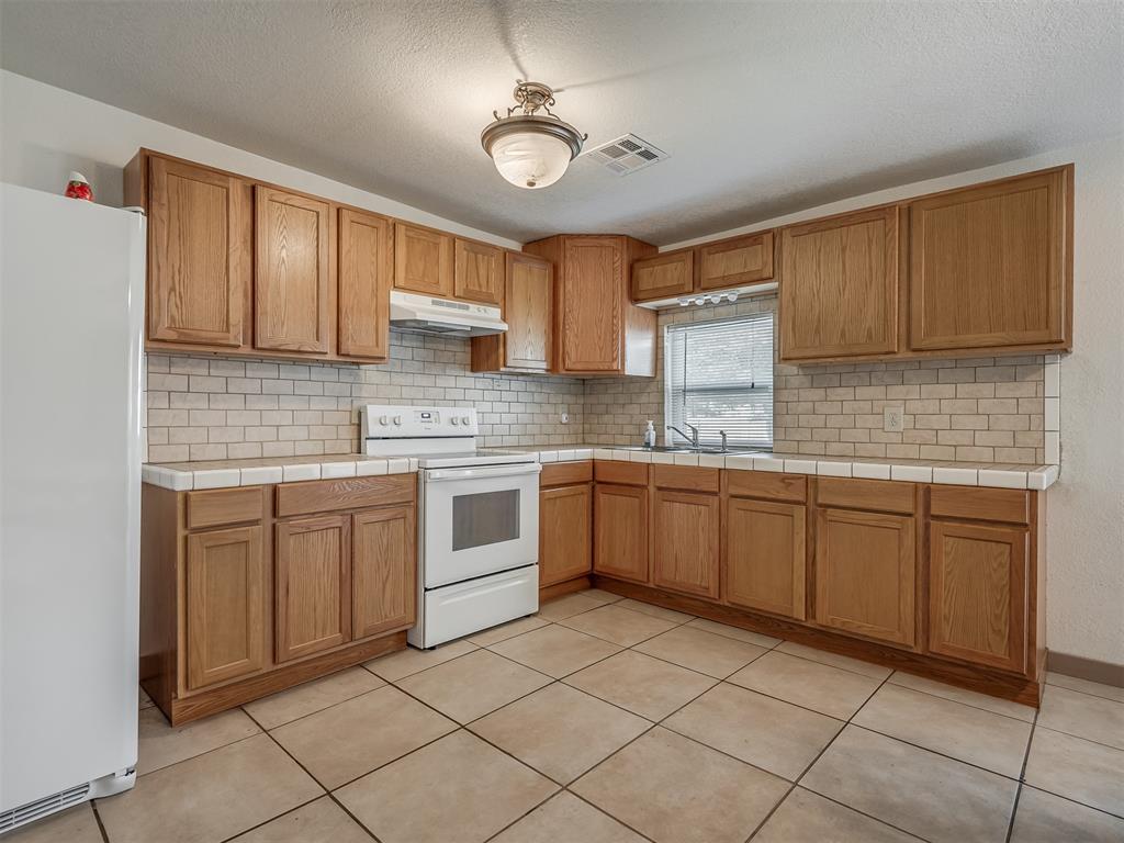 603 E Charles Avenue