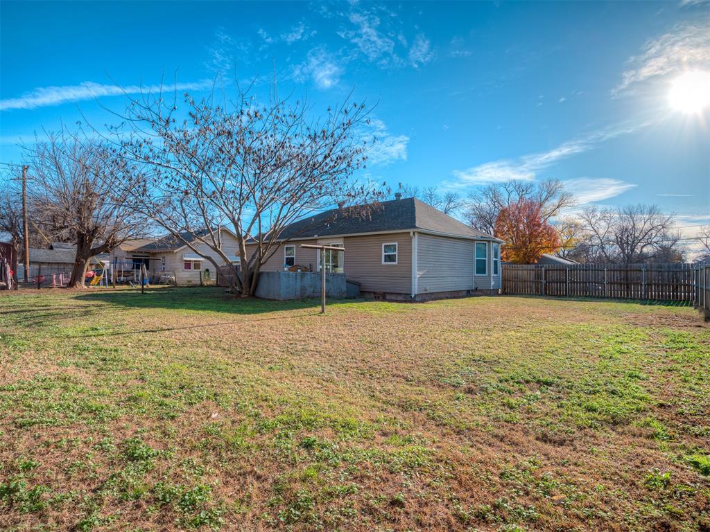 603 E Charles Avenue