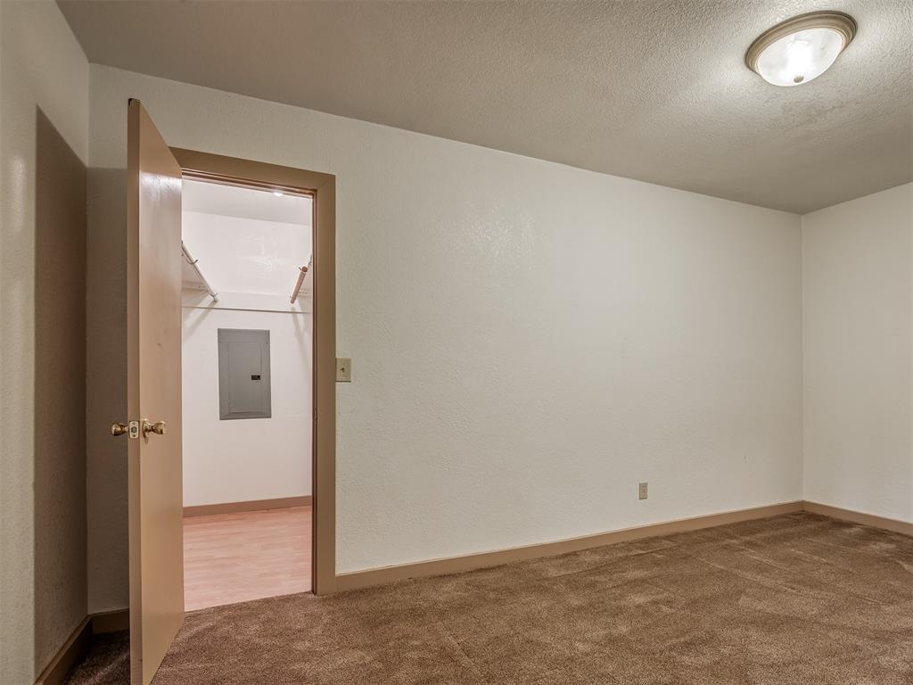 603 E Charles Avenue