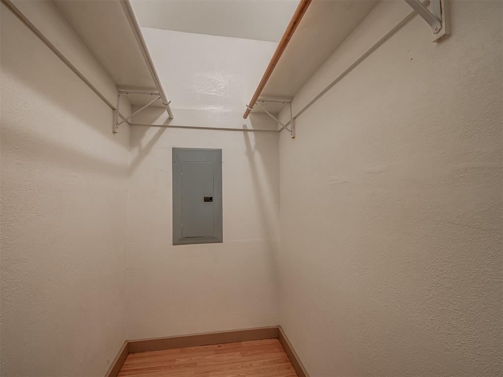 603 E Charles Avenue