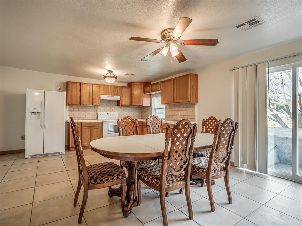 603 E Charles Avenue