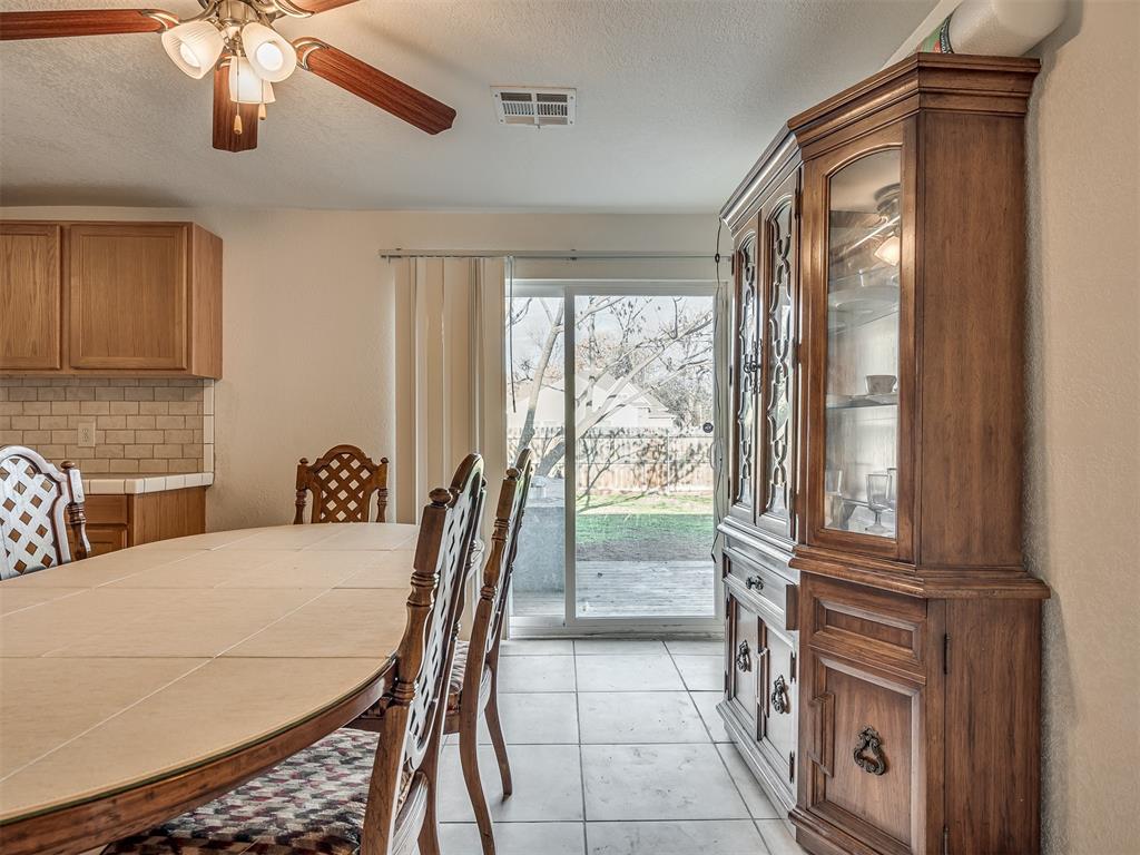 603 E Charles Avenue