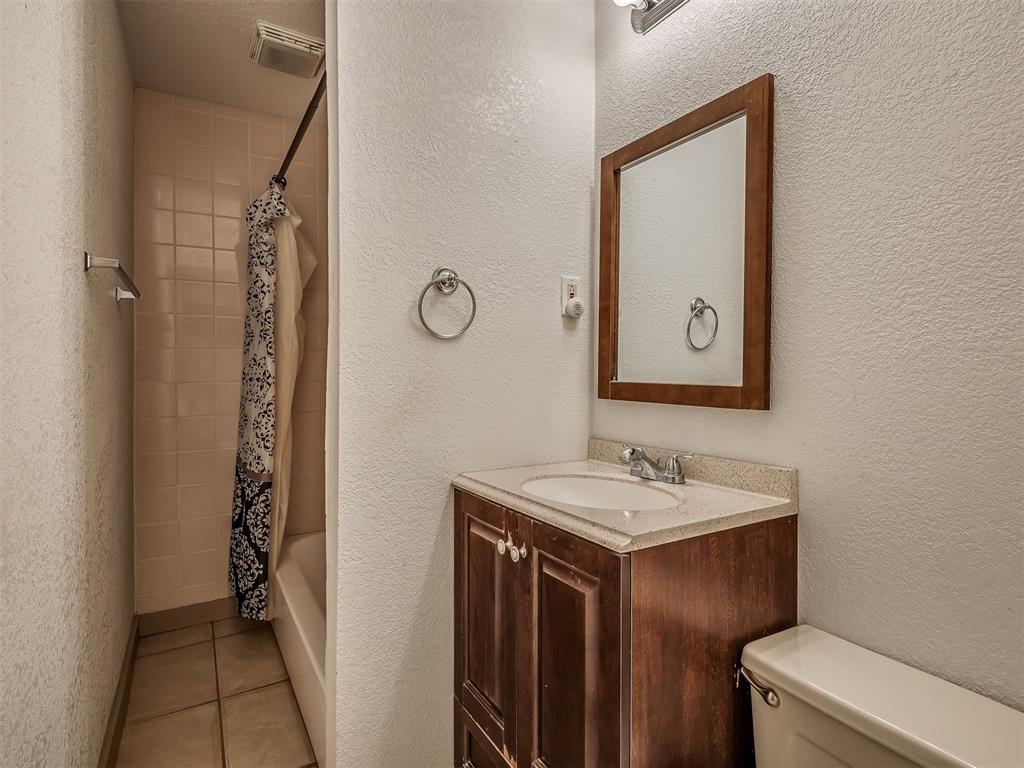 603 E Charles Avenue