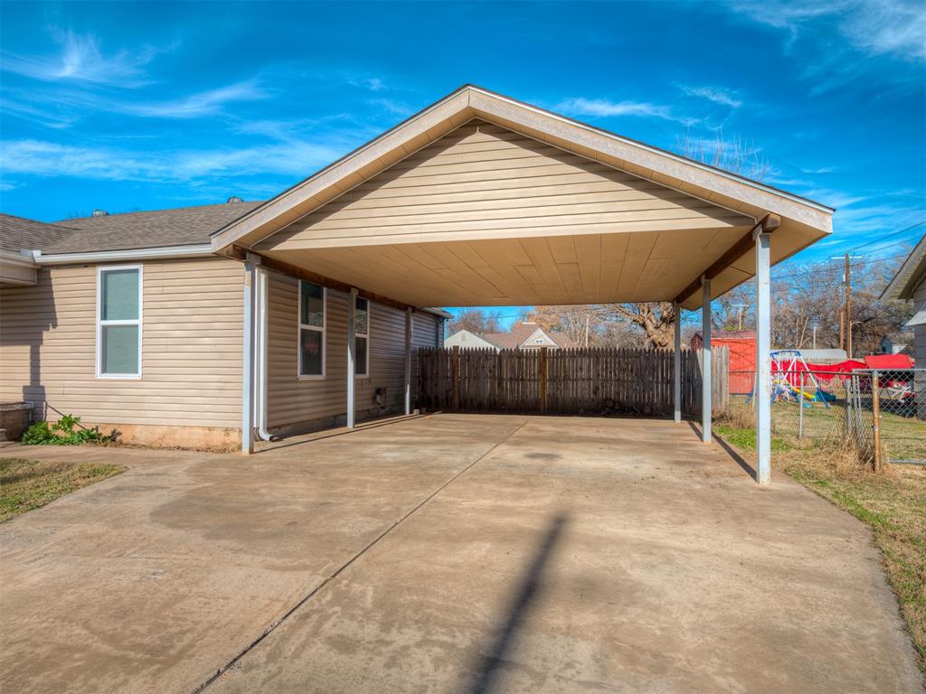 603 E Charles Avenue