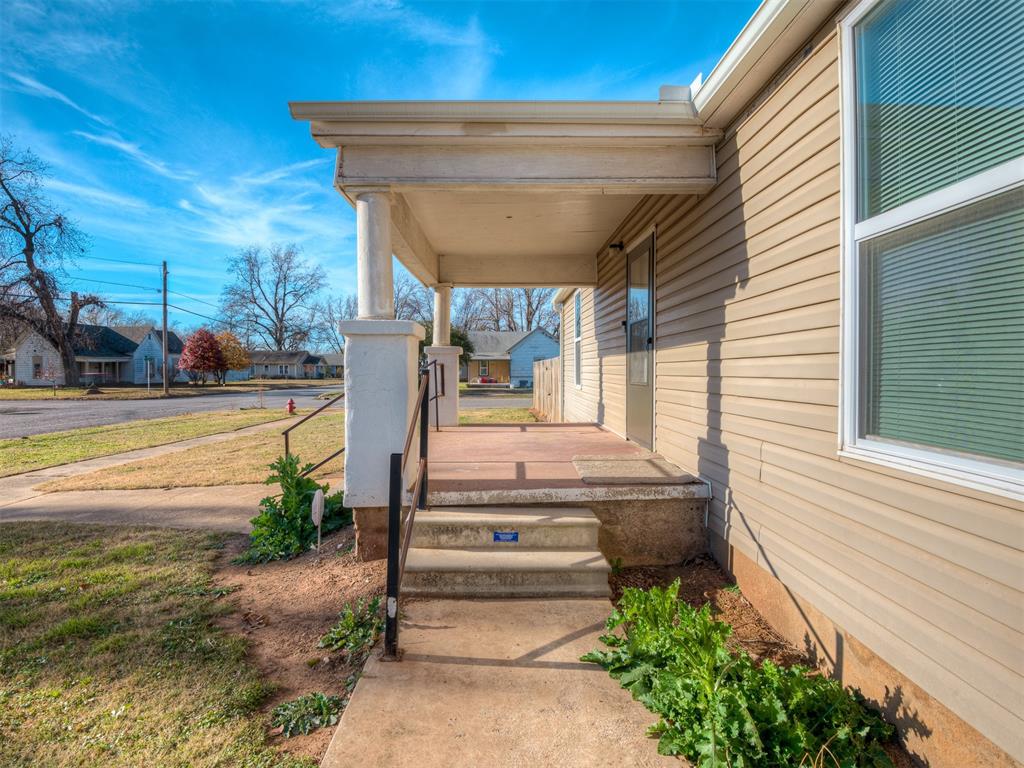 603 E Charles Avenue