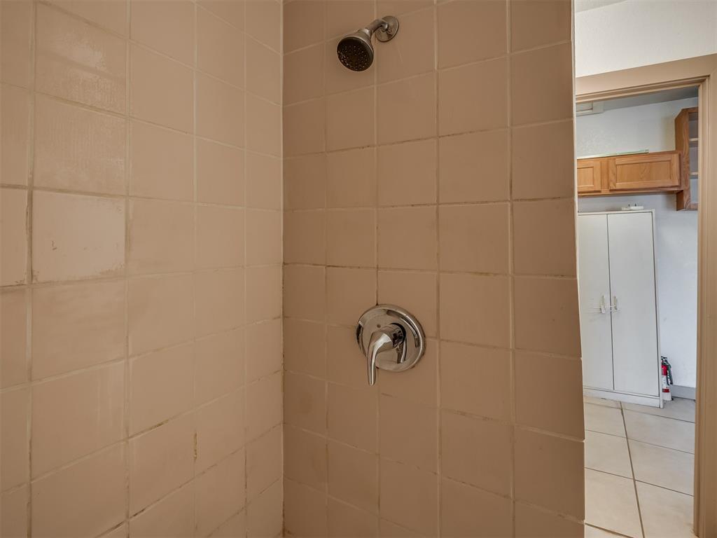 603 E Charles Avenue