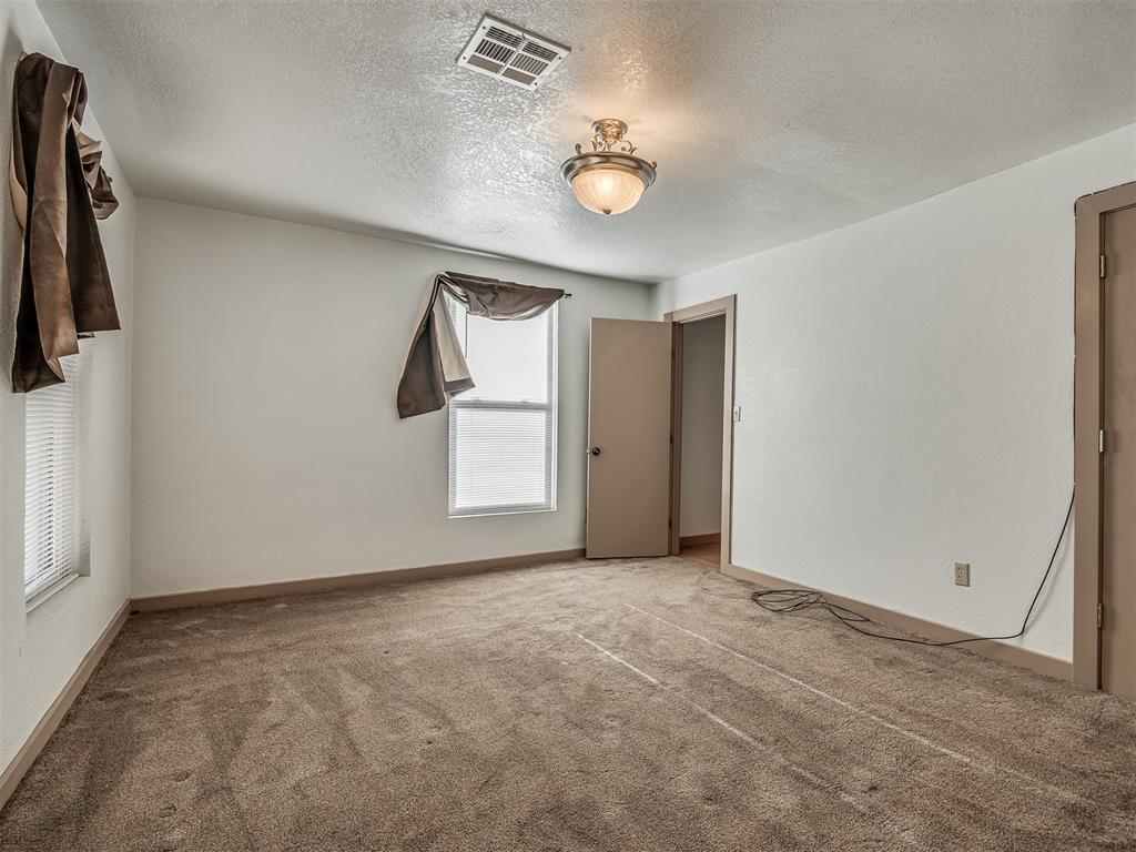 603 E Charles Avenue