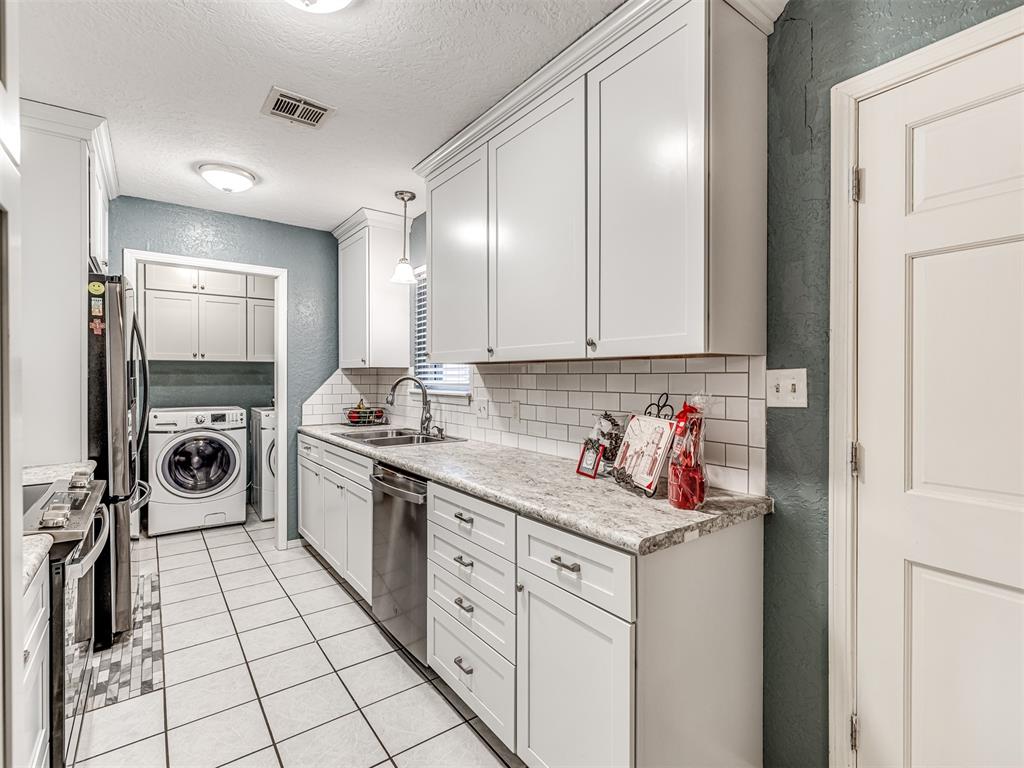 1223 E Brooks Street