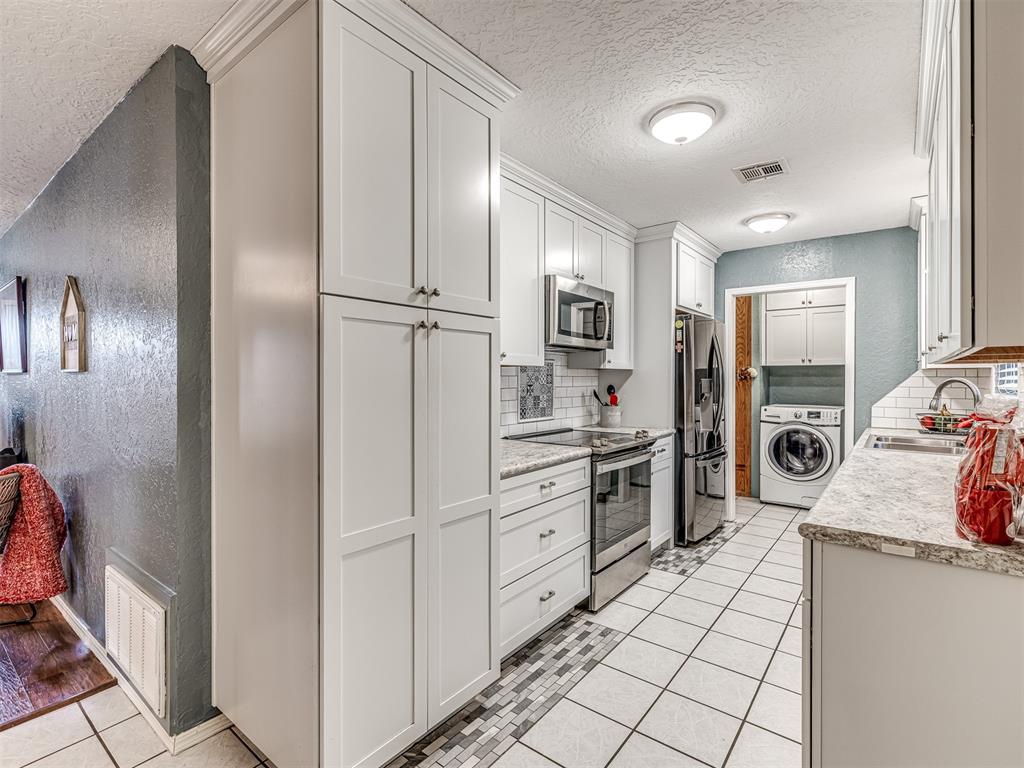 1223 E Brooks Street