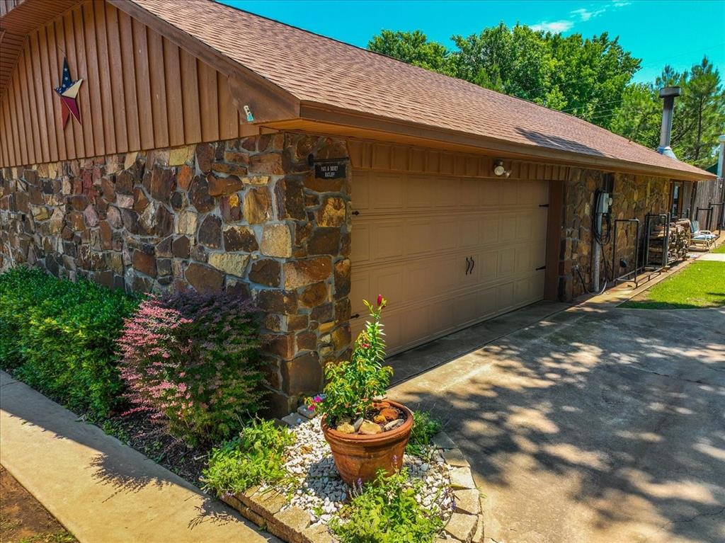 308 W Chickasaw Avenue