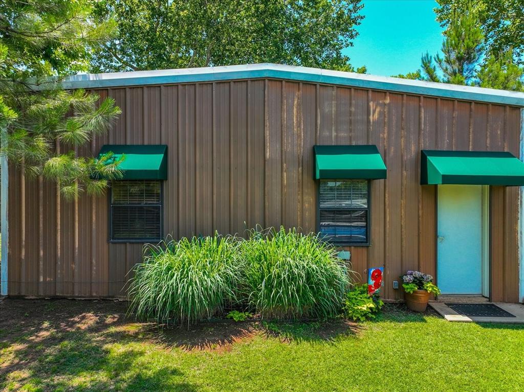 308 W Chickasaw Avenue