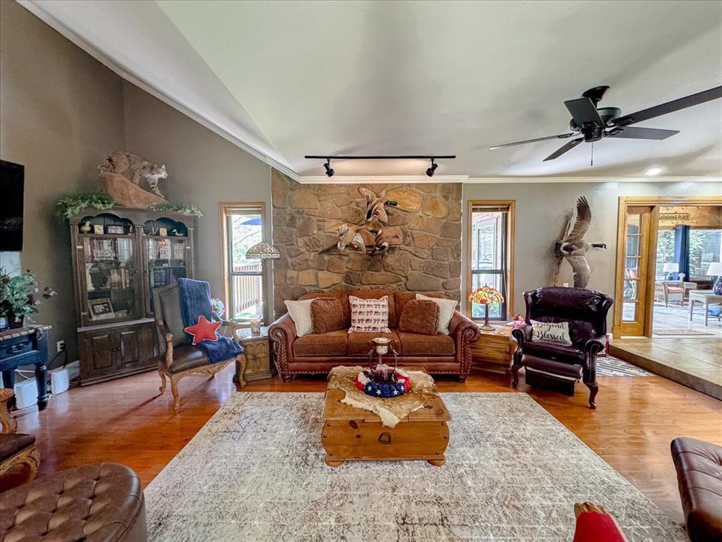 308 W Chickasaw Avenue