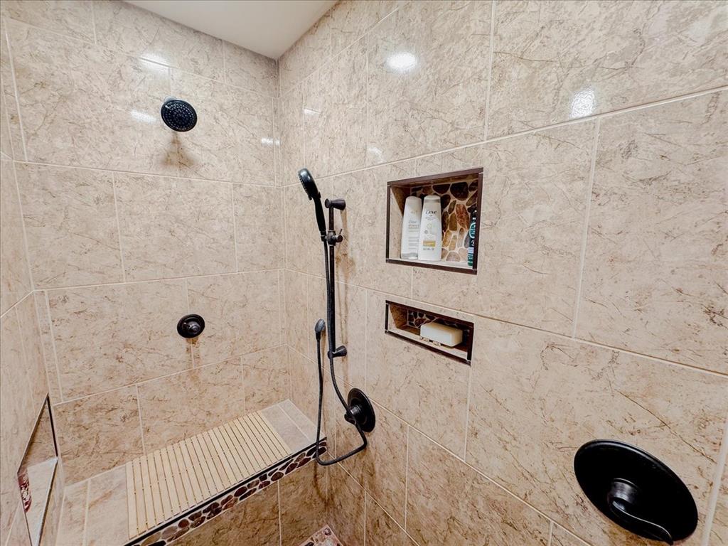 308 W Chickasaw Avenue